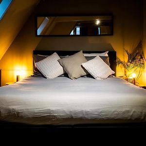Standaard Kamer met een King Size Bed op de Tweede Verdieping